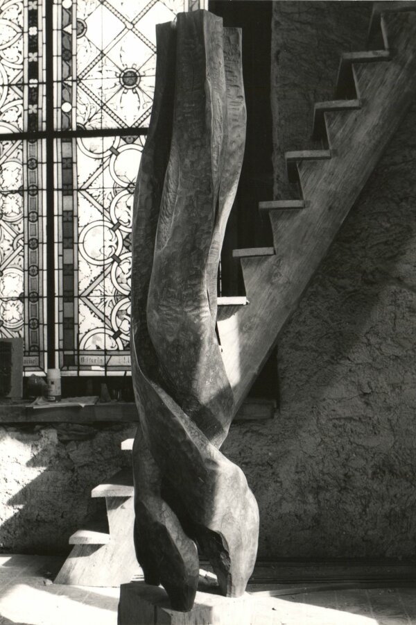 1. Strmé krajiny, dřevo, 1979, v 160 cm Autor foto: Josef Tichý